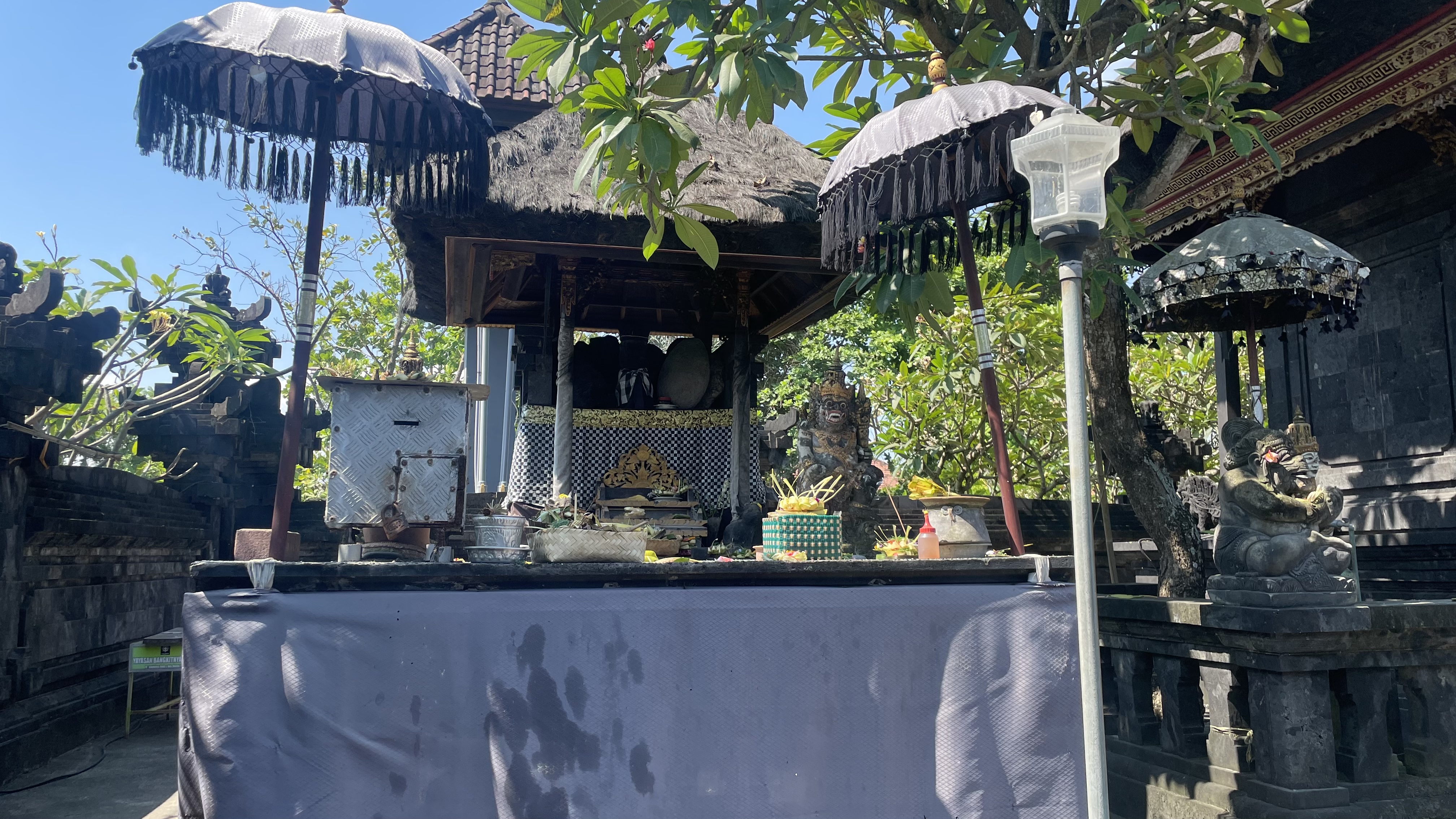 Utama Mandala - pelinggih-ida-bhatara-lingsir-watu-makocok.jpg